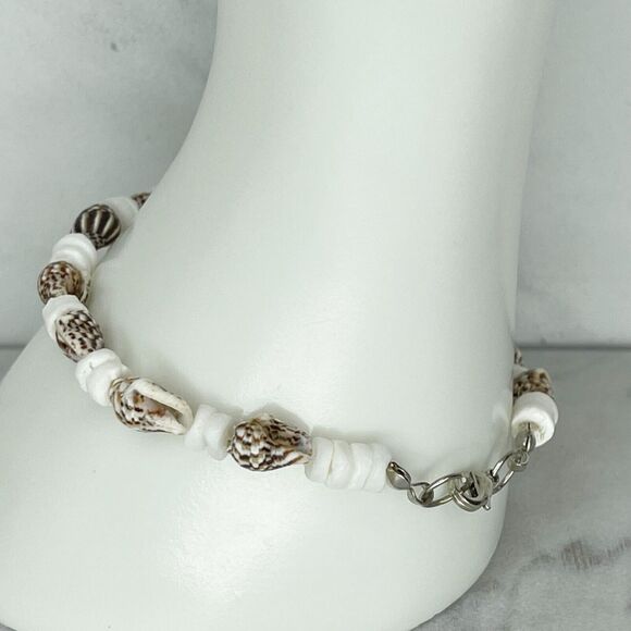 Silver Tone Conch Shell Beaded Bracelet - Picture 2 of 9
